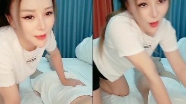 性感骚少妇露脸伺候大哥，活好不粘人奶子上抹精油给大哥胸推按摩，69口交大鸡巴好刺激样子好骚，爆草内射 — 2022